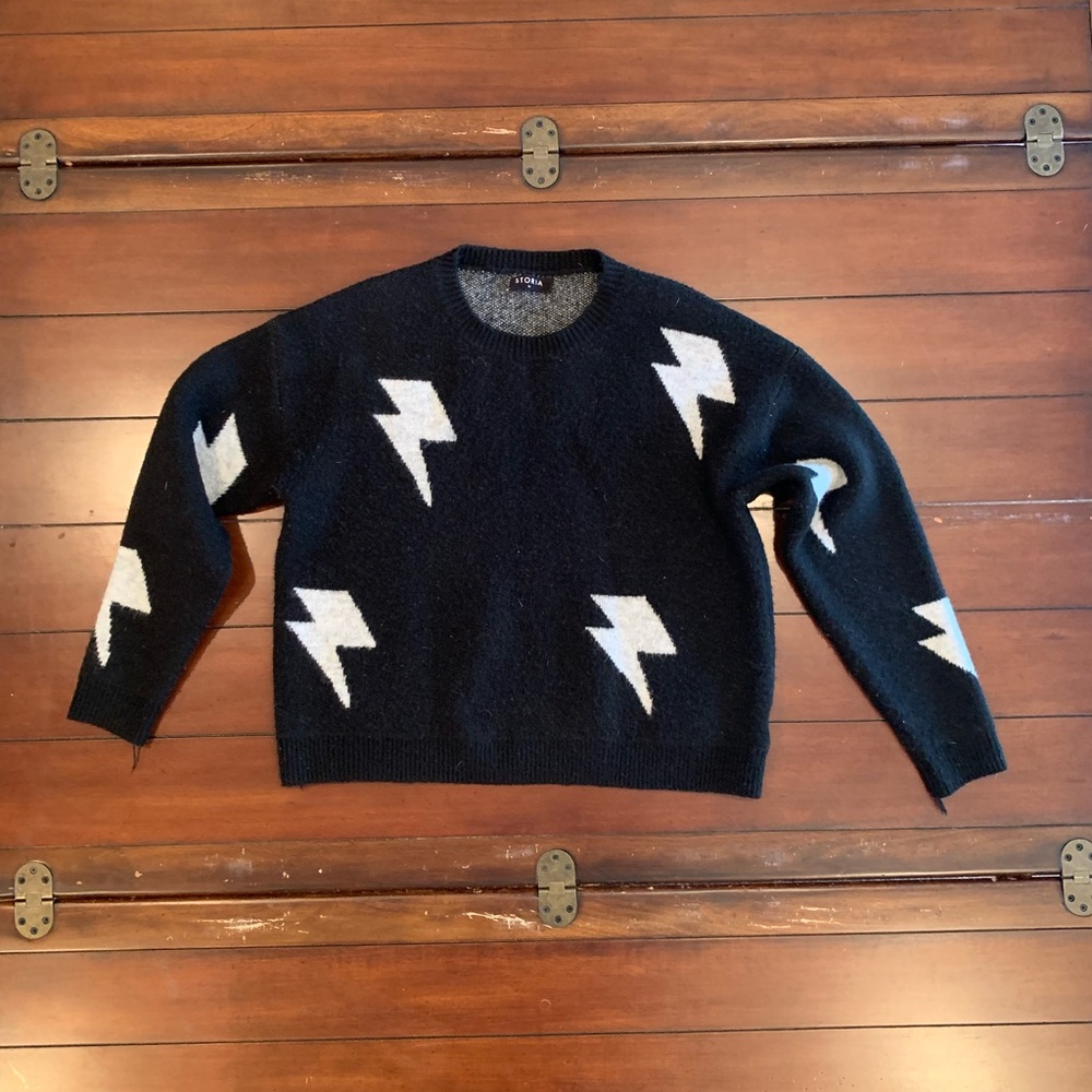 STORIA black lighting sweater size M ⚡️⚡️⚡️⚡️⚡️